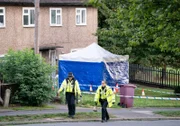 2GNAC91 Dateifoto vom 20/09/21 des Tatorts in Chandos Crescent in Killamarsh, Derbyshire, wo die Leichen von John Paul Bennett, 13, Lacey Bennett, 11, ihrer Mutter Terri Harris, 35, und Laceys Freundin Connie Gent, 11, am Sonntagmorgen entdeckt wurden. Damien Bendall wird sich vor dem Derby Crown Court wegen vierfachen Mordes verantworten müssen.