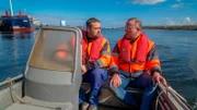 Micha Wiechert und Ron Verhorevoort managen das Löschen und Laden im Fischerei- und Frachthafen.
