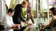 Jesse Cardoza (Eddie Cibrian, l.) und Horatio Caine (David Caruso) vernehmen Courtyney Haywood (Chelsea Hobbs), doch sie bestreitet, etwas mit dem Tod von Brad Donner zu tun zu haben.