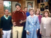 V. li. Buster (Joey Bishop), Lou (Jack OÁHalloran), Mickey (Joseph Bottoms), Jessica (Angela Lansbury), Terry (Linda Purl) und Peggy (Laurie Piper).