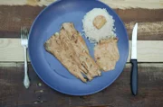 Frischer Fisch aus der Region: In Mexiko bereitet Zenaida gegrillten Fisch in einer Marinade aus typisch mexikanischen Chipotle-Jalapeños und Mayonnaise zu.