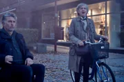 Zeugen einer schaurigen Inszenierung: Vera Kvalsvik (Andrine Sæther) und Peder Salomonsen (Knut Morten Damm).