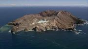 „White Island“ ist die Spitze einer aktiven Vulkaninsel Neuseelands, allein bewohnt von einer Tölpelkolonie.