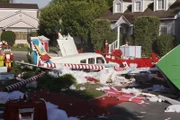 Während der Weihnachtsfeier stürzt ein Flugzeug in die Wisteria Lane und reißt einige Menschen in den Tod ...