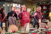 Sarah Hyland (Haley Dunphy), Ariel Winter (Alex Dunphy), Jesse Tyler Ferguson (Mitchell Pritchett), Eric Stonestreet (Cameron Tucker), Ed O'Neill (Jay Pritchett).