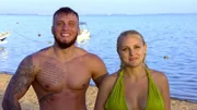 Eugen und Michelle auf ihrem Date am Strand.