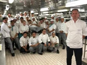 Auf See Richtung Bremerhaven: Gruppenfoto der Küchencrew.