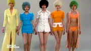 Freizügig, wild und bunt - das waren die 70er. Eine Zeitreise in ein besonderes Jahrzehnt, als die Mädchen Plateauschuhe trugen und die Jungs tanzen wollten wie John Travolta. Mit ihrem Anti-Drogen-Song „Am Tag als Conny Kramer starb“ traf Juliane Werding 1972 den Nerv der Zeit.