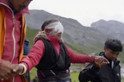 NZZ Format Der Blindenheiler – Augenlicht für die Armen Eine Frau, die am grauen Star operiert wurde.