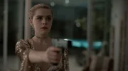 Lou Simms (Kiernan Shipka)