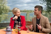 Kathrin Globisch (Andrea Kathrin Loewig) trifft sich seit einiger Zeit mit Marcel Hauser (Thomas Scharff). Kathrin hat endlich mal wieder das Gefühl, dass es tatsächlich passen könnte und genießt die gemeinsame Zeit sehr.