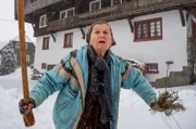 Lioba (Lisbeth Felder) sieht Unheil aufziehen und muss die bösen Mächte vom Fallerhof fernhalten.