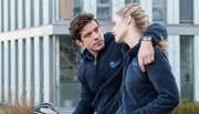 Ben (Philipp Danne, l.) sorgt sich um Julia (Mirka Pigulla, r.). Wie lange kann sie die Doppelbelastung noch ertragen?