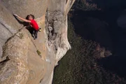 Alex Honnold beim Free-Solo-Klettern am Freerider des El Capitan im Yosemite-Nationalpark.