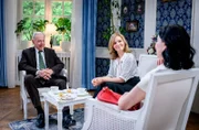 Werner (Dirk Galuba, l., mit Isabell Stern, M.) lädt Sophia (Krista Birkner, r.) mit Hintergedanken zur Casinoeröffnung ein, ohne zu ahnen, dass sie ihre eigenen Pläne verfolgt.