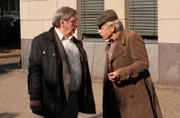 Edwin (Tilo Prückner, r.) und Günter (Wolfgang Winkler, l.) streiten sich.