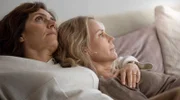 My (Sofia Helin, re.) und Helena (Alexandra Zetterberg, li) wünschen sich ein Kind.