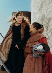Clarissa trifft Eleonore (Deborah Kaufmann) im Moment ihrer Flucht vor ihrem Ehemann Heinrich.
