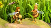 Richter Bienenwachs klagt Maja bei Frau Kassandra an.