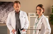 Dr. Maria Weber (Annett Renneberg) hat Dr. Kai Hoffmann (Julian Weigend) das Leben gerettet. Seitdem hatte er frei und hat alle Anrufe Marias ignoriert. Als Maria ihn daraufhin zur Rede stellt, sagt Kai ihr, dass er allein sein wollte und das immer noch will.