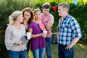 V.l.: Lena (Juliette Greco), Carmen (Heike Warmuth), Diana (Tanja Szewczenko), Ben (Jörg Rohde) und Ingo (André Dietz) erfahren, dass Gruschinski die Spielregeln des Tischtennisturniers zu seinen Gunsten manipuliert hat.