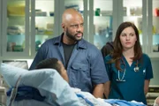 V.l.: Malik (Nozomi Labarrere, liegend), Herr Martin (Charles Malik Whitfield), Jordan Alexander (Jill Flint)
+++