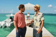 Das Traumschiff - Bahamas. Leander Lichti als Philip Singer, Aline Hochscheid als Melanie, Max Alberti als Toby Heers.