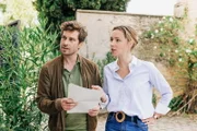 Nico Rogner als Dr. Hugo Simon, Friederike Linke als Dr. Véro Gilbert