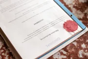 Testament: Gustav Zumsteg hat in seinem Testament festgelegt, dass das Restaurant Kronenhalle traditionell weitergeführt werden soll. Viele Details sind geregelt, so zum Beispiel auch die Hängung der Bilder.