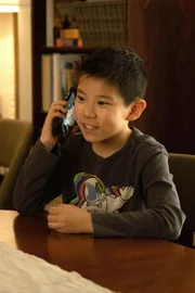 Theo Saville (Tristan Byon)