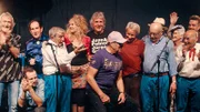 Die Mitglieder der Supergroup beim Auftritt: Schöre Müller, Fabian Chiquet, Terry Senn, Georg Bechtel, Christine Lauterburg, Barry Window, Tinu Heiniger, Werner Vollmer, Valerie Claus, Hans Willin und Sam Jungen