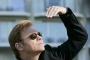 Ein Serienkiller hat während einer Sonnenfinsternis zugeschlagen. Horatio (David Caruso) bemerkt, dass die Ermittlungen zu dem Fall von ungewöhnlichen Ereignissen überschattet werden.