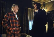 Arthur Dales (Darren McGavin, l.); Fox Mulder (David Duchovny, r.)