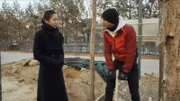 Ash Dykes (r.) mit Frau Lu Ziyan (Jiayuguan-Führerin) beim Glücksritual der Krieger