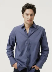 (1. Staffel) - Nach vielen Jahren des Studiums und einem entsprechend hohen Schuldenberg ist es endlich soweit: Der schüchterne John Dorian, genannt J.D. (Zach Braff), beginnt seine Tätigkeit als Assistenzarzt am Sacred Heart Hospital ...