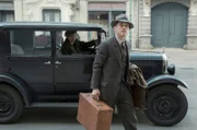 Jänicke (Anton von Lucke) hat Gereon Rath (Volker Bruch) nach Hause gebracht.