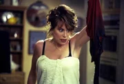 Lois (Jane Kaczmarek)