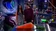 Phoebe Thunderman (Kira Kosarin), Max Thunderman (Jack Griffo)