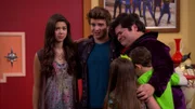 v.li: Phoebe Thunderman (Kira Kosarin), Max Thunderman (Jack Griffo), Nora Thunderman (Addison Riecke), Cousin Blobbin (Harvey Guillen), Billy Thunderman (Diego Velazquez)