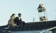 Dewey (Erik Per Sullivan, li.), Malcolm (Frankie Muniz, mi.) und Reese (Justin Berfield) bereiten ihren nächsten Streich vor.