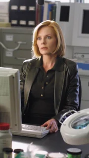 Catherine (Marg Helgenberger) entdeckt auf dem Überwachungsvideo des Casinos eine alte Bekannte. Hat sie den Wachmann erschossen?
