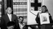 In der Bundesrepublik Deutschland setzt sich die „HIAG“ für SS-Veteranen ein.