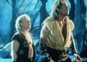Dahak (Michael Hurst) erzählt Hercules (Kevin Sorbo) genüßlich, wie er Iolaus mit Lügen und Lockungen dazu gebracht hat, sich mit ihm zu verbünden.  +++