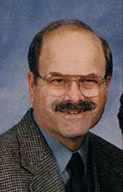 Dennis L. Rader Weil Kansas zum Zeitpunkt der Morde keine Todesstrafe hatte, wurde Dennis Rader zu 10facher lebenslanger Haft verurteilt.