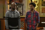 Sweatpants (Rell Battle, l.); Franco Wicks (Jermaine Fowler, r.)