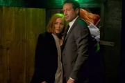 Beschäftigen sich nicht nur mit einem neuen Fall, sondern auch mit ihrer Beziehung zueinander und ihrer Zukunft: Scully (Gillian Anderson, l.) und Mulder (David Duchovny, r.) ...