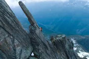 Keep on Climbing Folge 1 Dani Arnold frühmorgens am Salbit Südgrat