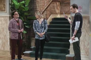 Sie wollten es Sheldon (Jim Parsons, r.) schonend beibringen: Leonard (Johnny Galecki, l.) wird bei ihm aus- und bei Penny (Kaley Cuoco, M.) einziehen ...