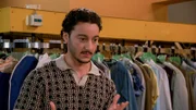 Elyas (Mehmet Daloglu) plant die Wäscherei in eine Single-Börse umzuwandeln. Mit "Wash, wait and Date" will er neue Kunden anlocken.