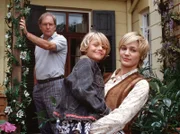 Eve (Sonsee Ahray Floethmann) und der kleine Robby (Benjamin Hartinger) fühlen sich bei Klaus Seebacher (Günther Maria Halmer) sichtlich wohl.